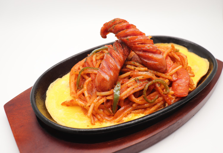 【こだわりの逸品！】太陽の鉄板ナポリタン